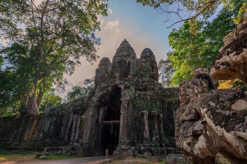 1-Day Wonder Angkor Wat Small Circuit Tour with Sunset