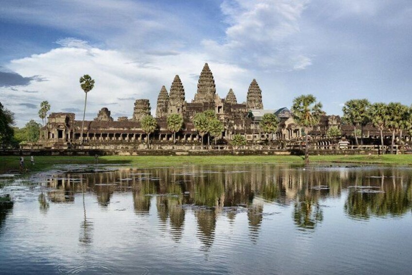 1-Day Wonder Angkor Wat Small Circuit Tour with Sunset