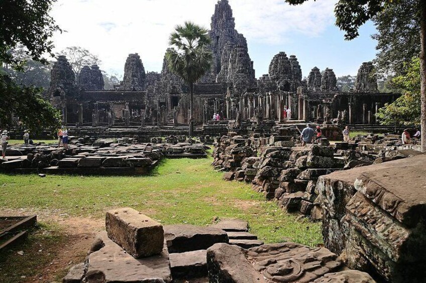 1-Day Wonder Angkor Wat Small Circuit Tour with Sunset