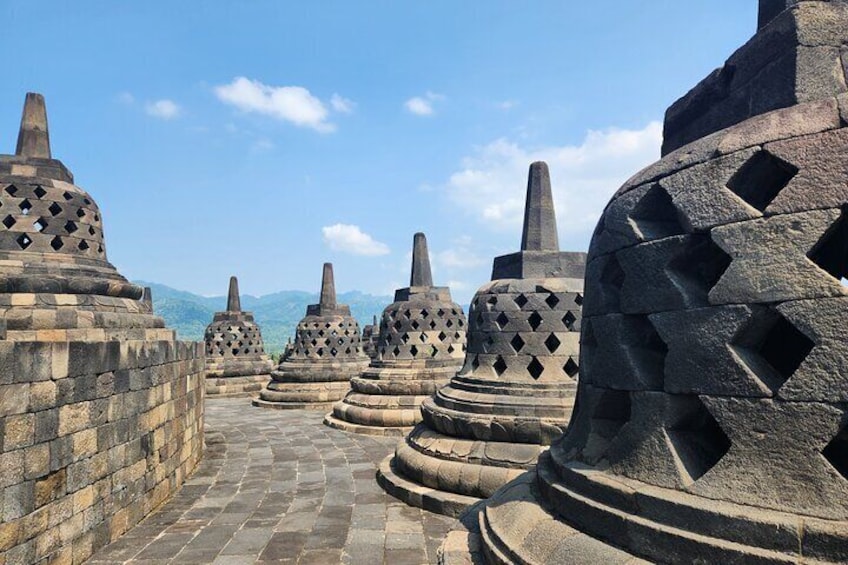 Yogyakarta: Borobudur Climb up and Prambanan Tour with Lunch