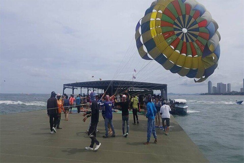 PATTAYA:Coral Island speed boat+Parasailing+Lunch