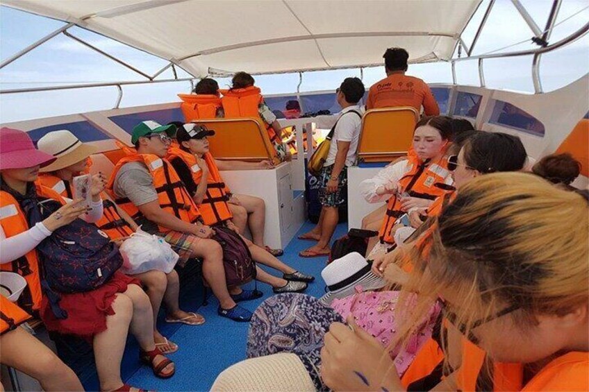 PATTAYA:Coral Island speed boat+Parasailing+Lunch