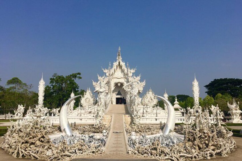 CHIANG MAI: White+Blue Temple+Black Museum+Golden Triangle+Karen Village