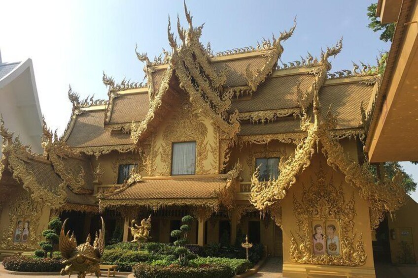 CHIANG MAI: White+Blue Temple+Black Museum+Golden Triangle+Karen Village