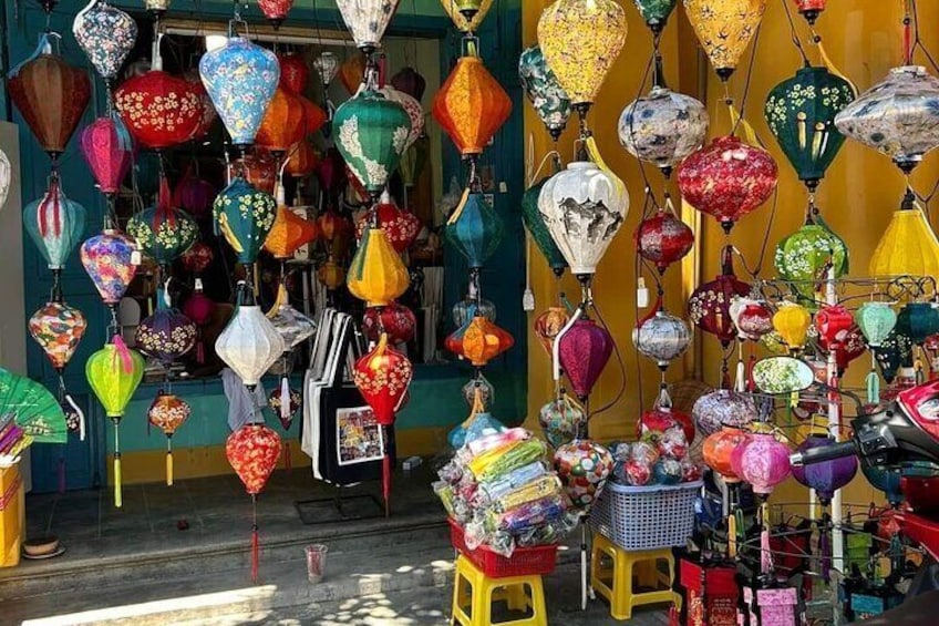 Hoi An Walking Tour with Night Market, Sampan Boat ride from Da Nang or Hoi An