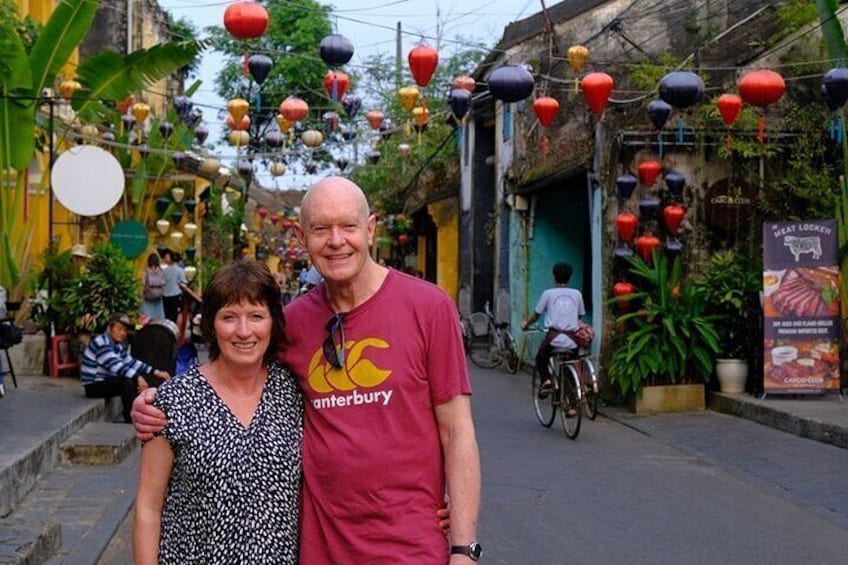 Hoi An Walking Tour with Night Market, Sampan Boat ride from Da Nang or Hoi An