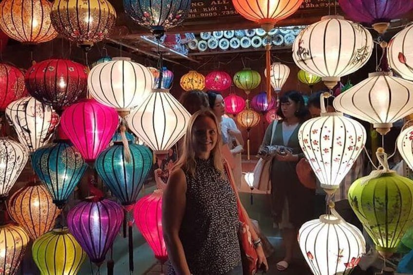 Hoi An Walking Tour with Night Market, Sampan Boat ride from Da Nang or Hoi An