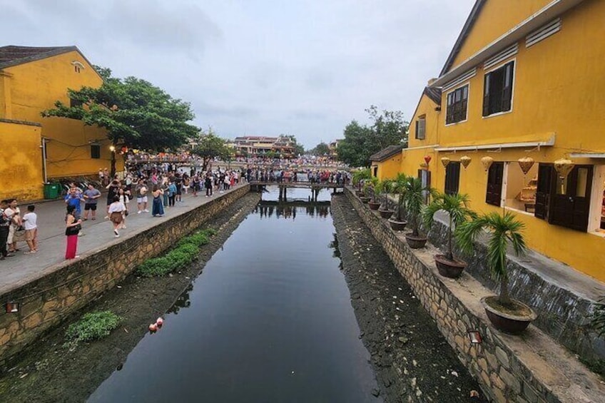 Hoi An Walking Tour with Night Market, Sampan Boat ride from Da Nang or Hoi An