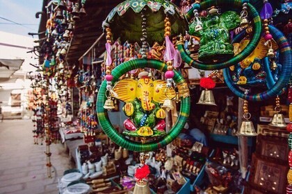 Old and New Delhi Shopping Tour With Local Expert