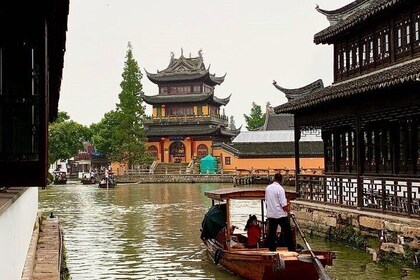 Shanghai Highlights and Zhujiajiao Water Town Private Day Tour