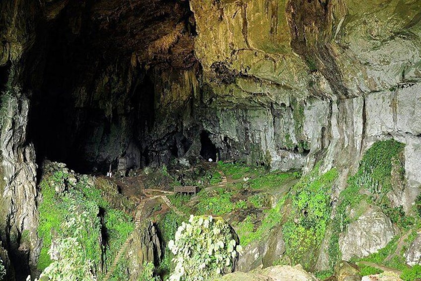 Kuching Fairy & Wind Caves Tour