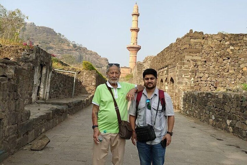 Mumbai to Aurangabad: Ajanta, Ellora & Aurangabad Exploration
