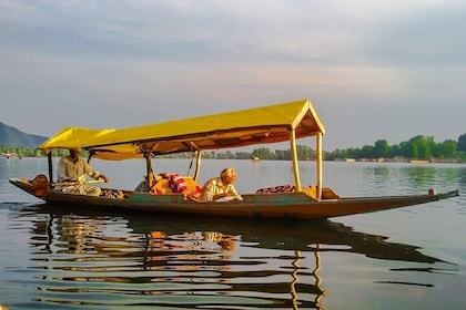 Laddakh The Dream Land with Valley of Kashmir & Taj