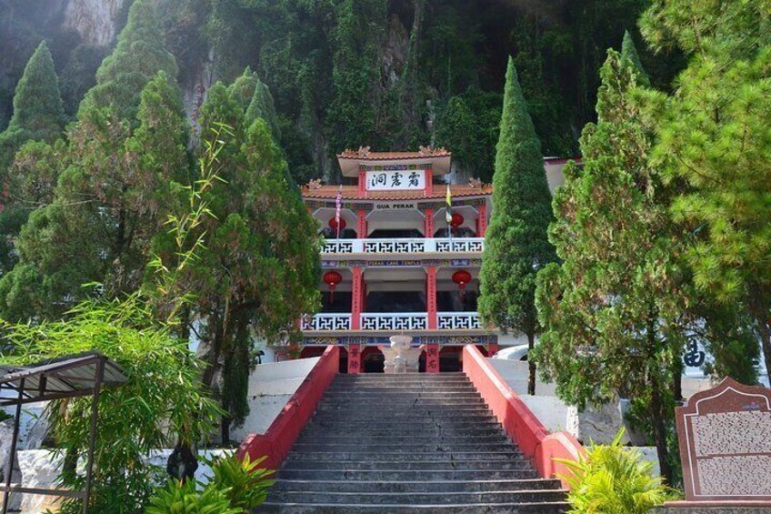 Private Tour : Orang Utan Island & Perak Cave Temple from KL