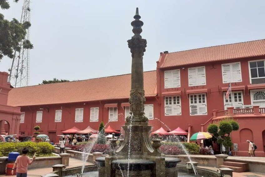 the water fountain by the Stadthuys