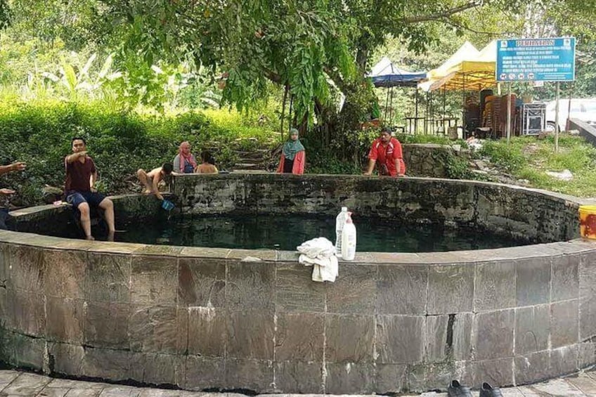 Enjoy the leisure time by Selayang Hotspring