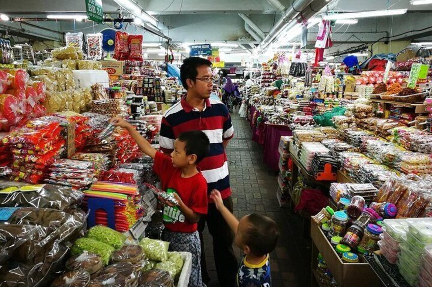 The local goods in pasar payang