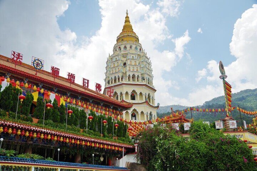 Chance to view the largest Buddhist temple in Southeast Asia