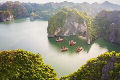 Lan Ha bay deluxe cruise 2 days: Kayaking & swimming at pristine places