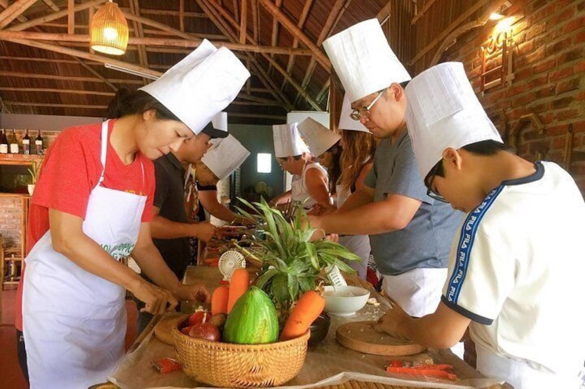 Cooking Class Hoi An : Local Market, Basket Boat, Fishing and Cooking Experience
