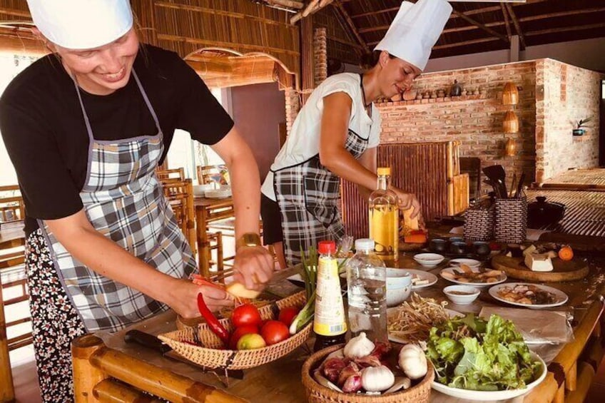 Cooking Class Hoi An : Local Market, Basket Boat, Fishing and Cooking Experience