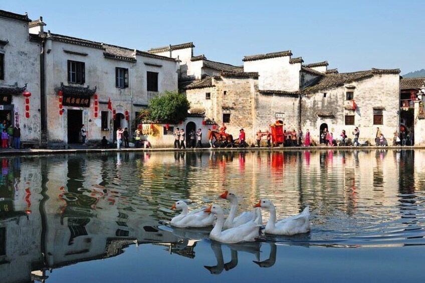 Join a group hald day tour to Anhui Hongcun village from hotel
