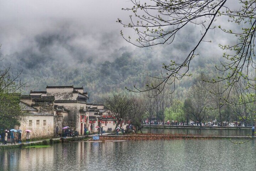 Join a group hald day tour to Anhui Hongcun village from hotel