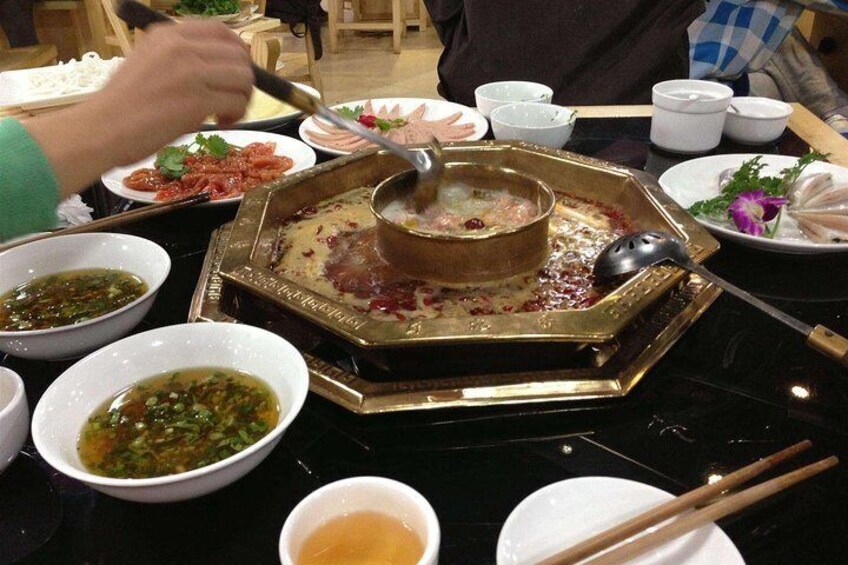 Hot hot Chengdu foodie tour very popular food with guide