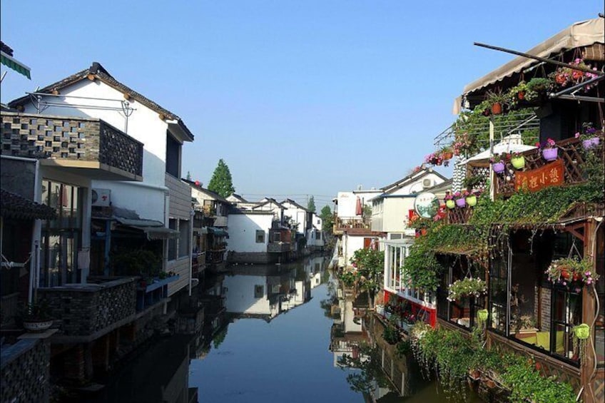 Private day tour to Zhujiajiao water town village and shanghai city market