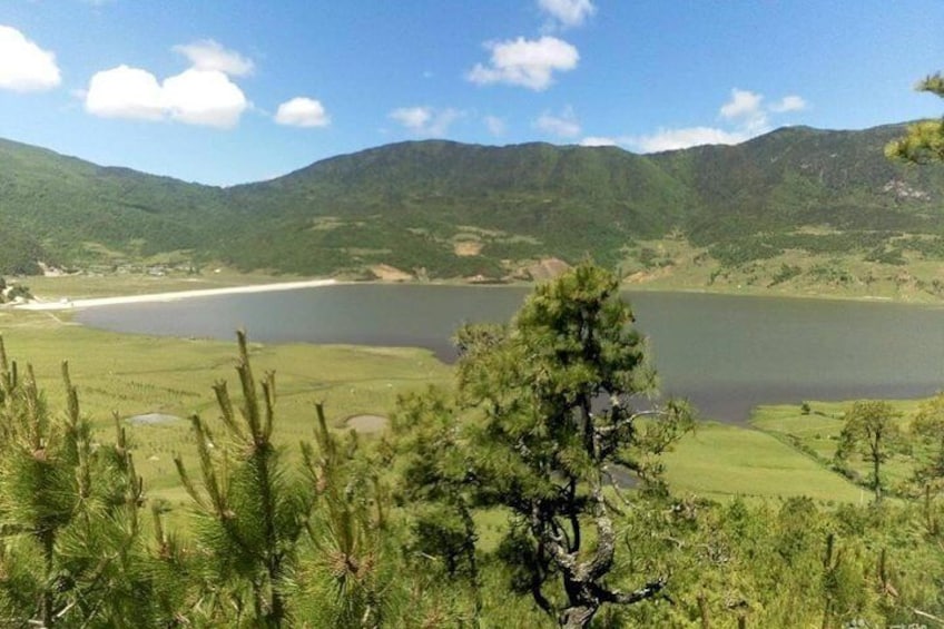 Private trekking tour to Wenhai lake from Lijiang half day service