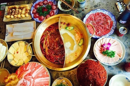 Xi'an delicious food Hot pot dinner night tour with Muslim street from Xi'a...