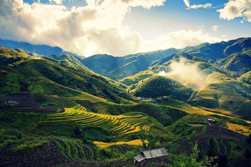 2-Day Spectacular Sapa Trekking and Bus Tour (overnight at 5 star hotel)