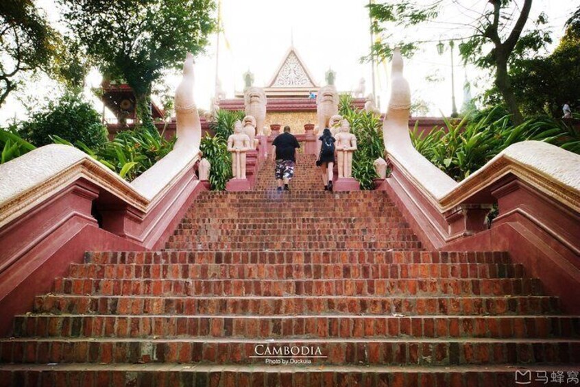 Full-Day Phnom Penh City & Silk Island with a local Tuk Tuk Tours