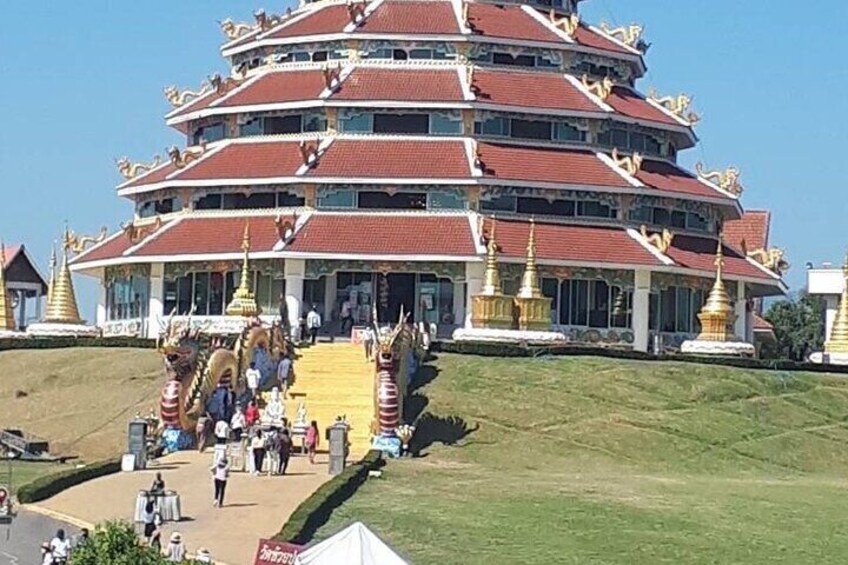 White Black Blue Temple and Wat Huay Pla Kang Museum ONLY 1500 per person 