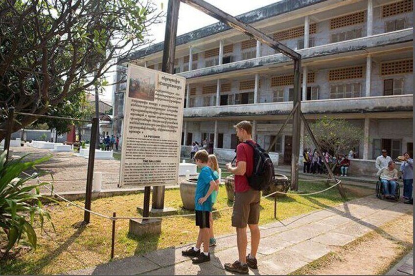 The Killing Field and Toul Sleng Genocide Museum (S21) Tour