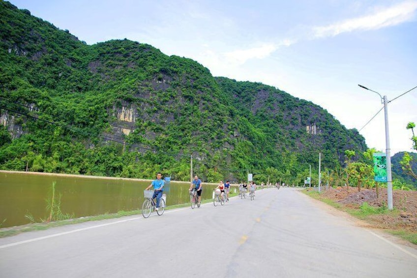 Trang An - Bai Dinh - Mua Cave 1 Day Tour from Hanoi