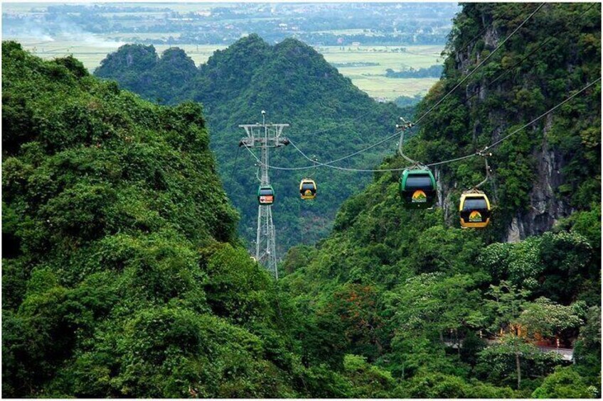 cable car to Huong pagoda