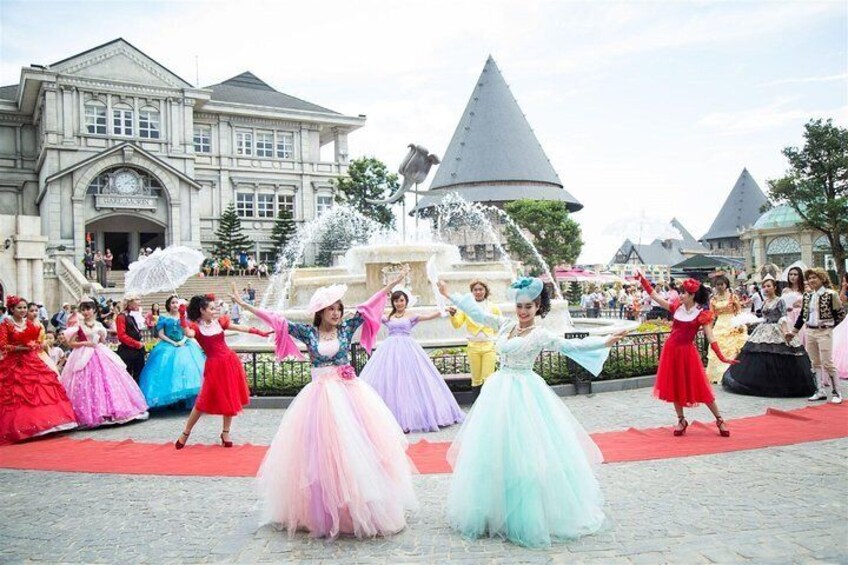 Private Golden Bridge & Ba Na Hills 1 Day with Buffets lunch & 2 ways cable car
