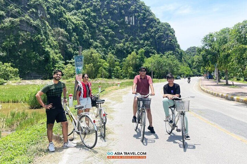 Full day Hoa Lu - Mua Cave - Trang An Boating with transfer & Buffet lunch