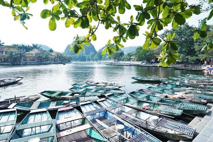 Full day Hoa Lu - Mua Cave - Trang An Boating with transfer & Buffet lunch