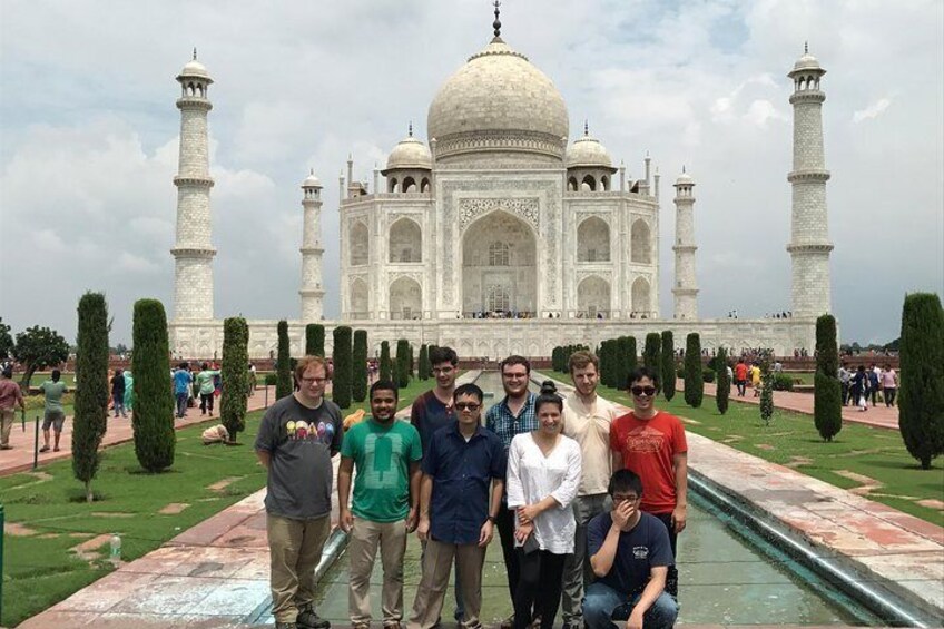 Taj Mahal and Agra Fort Full-Day Tour with Lunch from Delhi