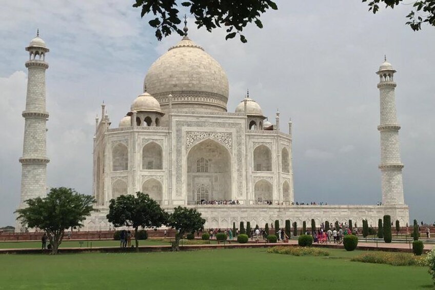 Taj Mahal and Agra Fort Full-Day Tour with Lunch from Delhi