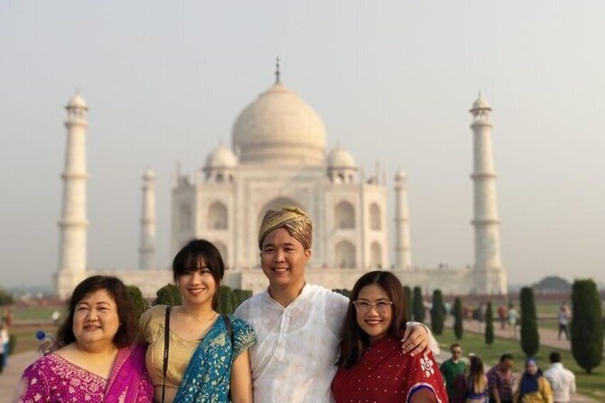 Taj Mahal and Agra Fort Tour with Lunch at 5 Star Hotel
