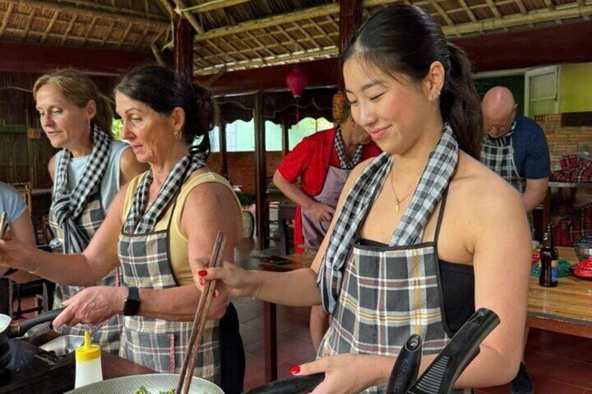 Hoi An Eco Cooking Class(Local market, Basket boat, crab fishing& cooking class)