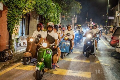 Recorrido gastronómico en Vespas antiguas de Kuala Lumpur
