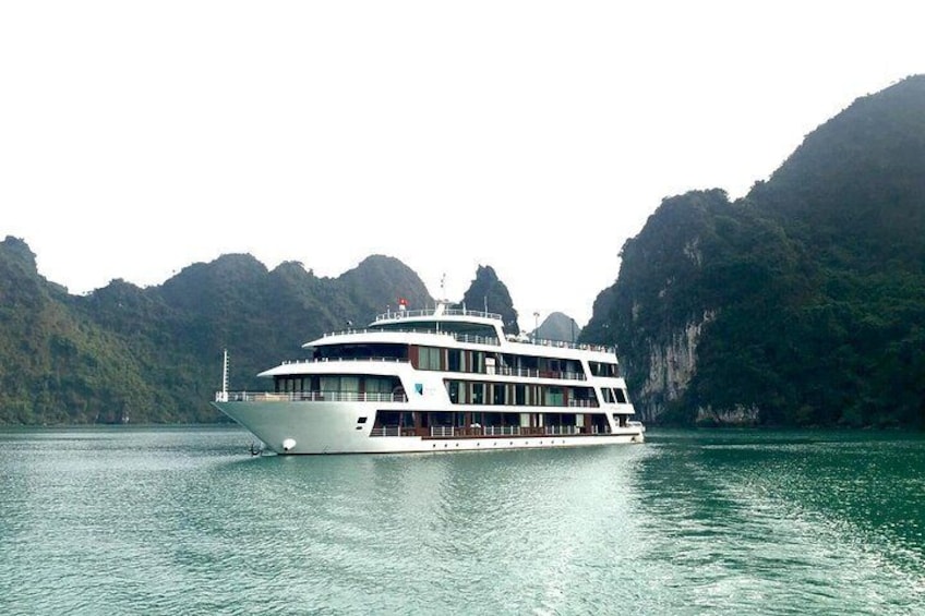 Junior Suite Balcony Cabin on Luxury 5 Star Cruises in Ha Long Bay- Lan Ha Bay