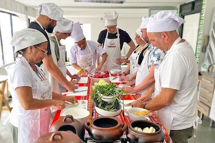 Cours de cuisine péruvienne avec visite du marché local et dégustation de f...