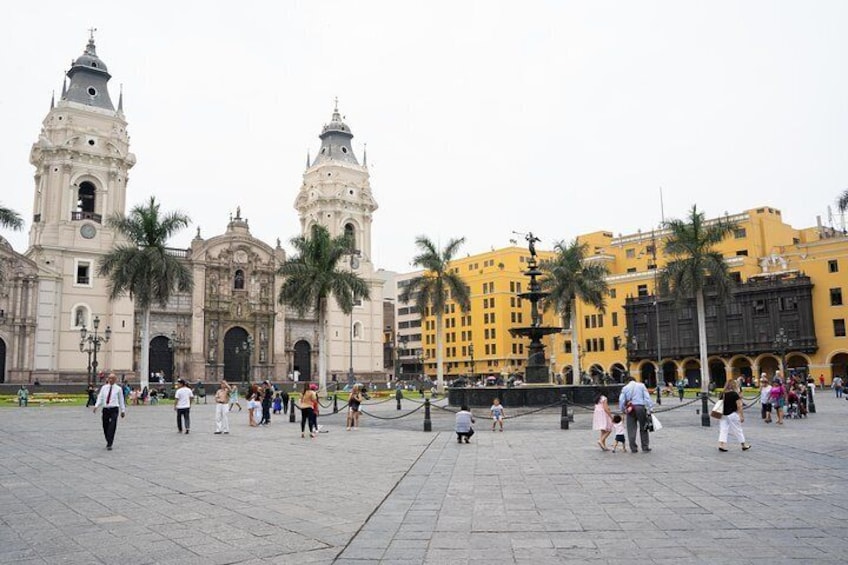 During the viceregal epoch, the square served as a market place, bullring and an execution site of convicts fated to die by the Tribunal of the Holy Inquisition.