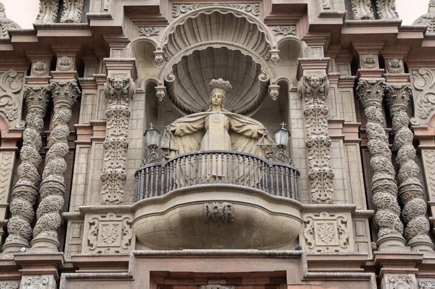 Basilica of Our Lady of Mercy features a portal designed in the distinct Spanish Baroque style Churrigueresque which is known for its expressive and florid details.