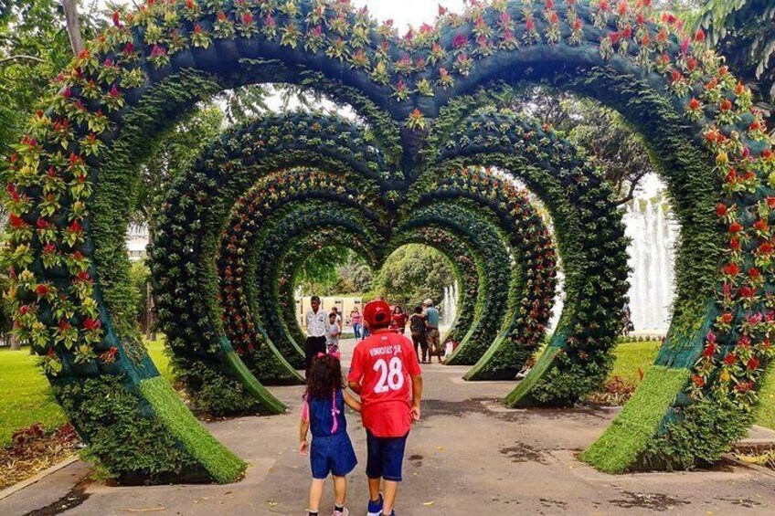 Fantastic Lima: City Tour, Magic Water and Local Dinner Small-Group